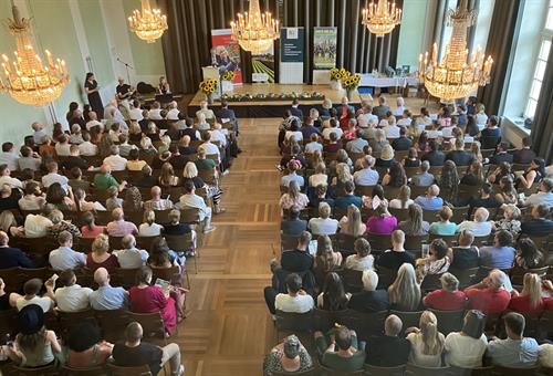Freisprechungsfeiern in fünf Regierungsbezirken
